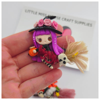 1 × Clay Figure - Witch (5 variants)