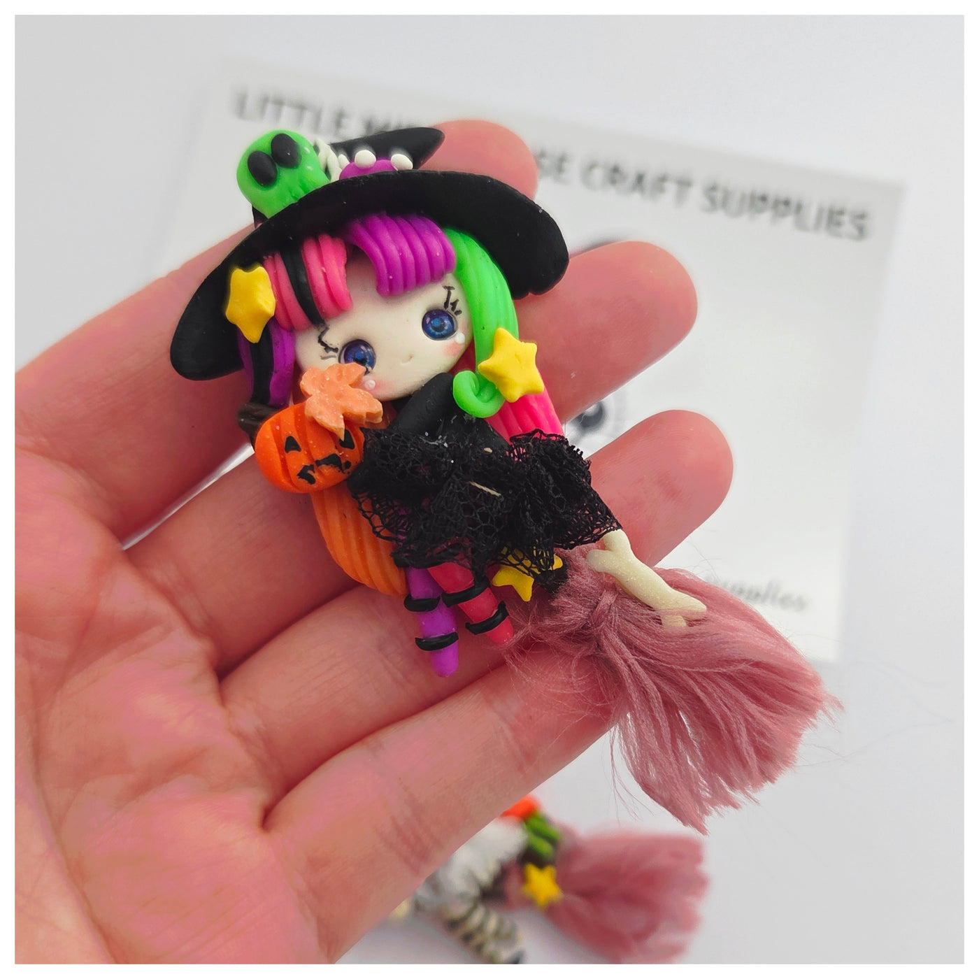 1 × Clay Figure - Witch (5 variants)