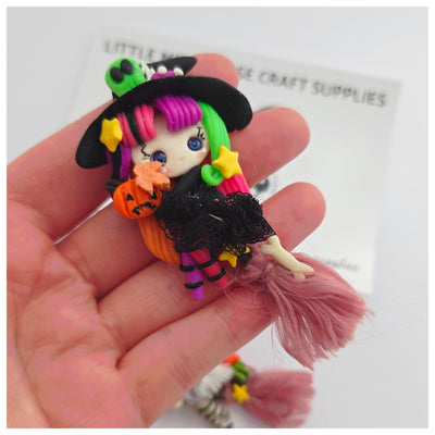 1 × Clay Figure - Witch (5 variants)