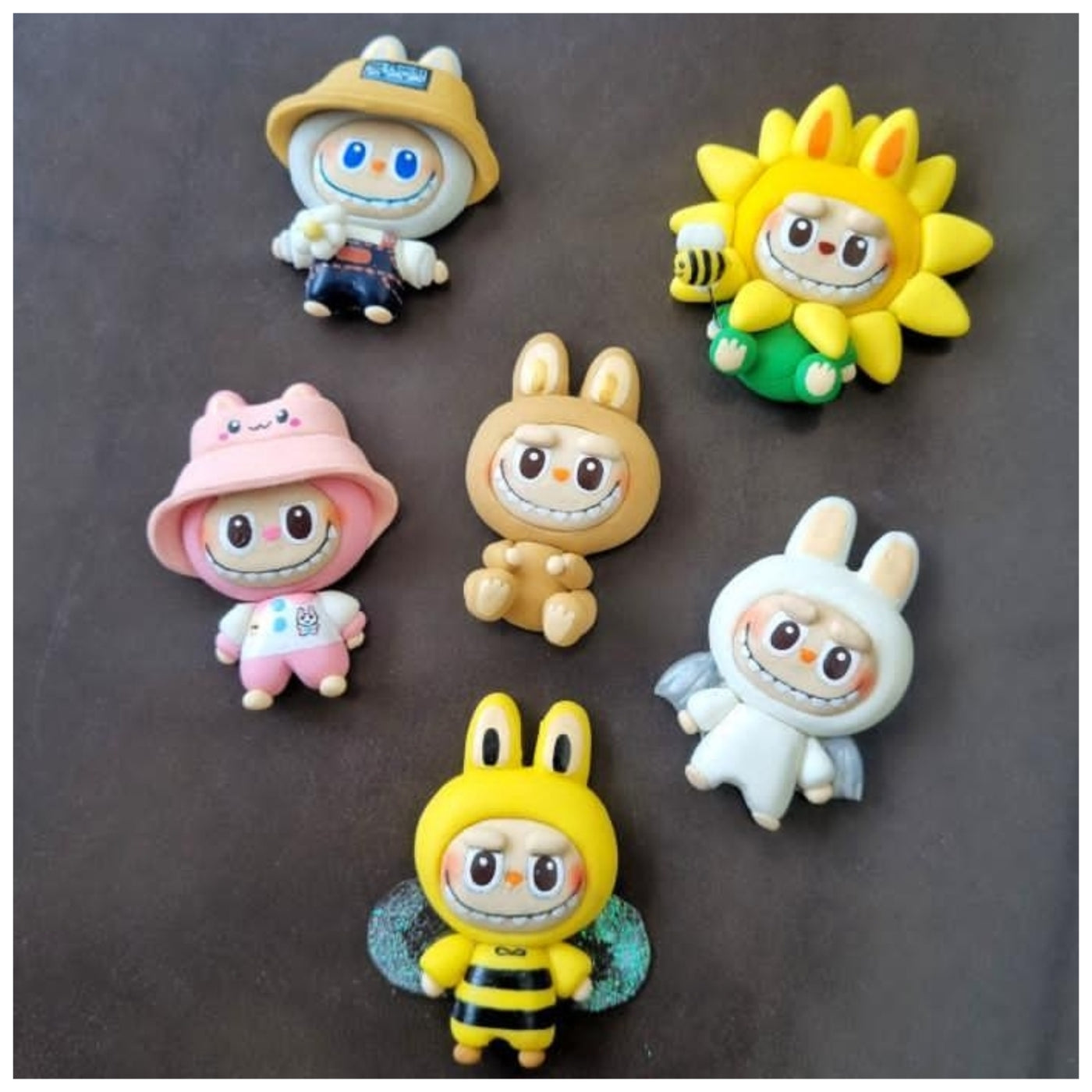 1 x Clay Figure - Costume Elf Crew (6 variants)