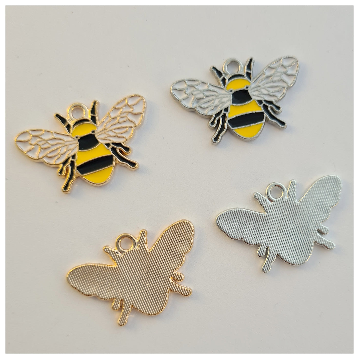 1 x Bee Alloy Charm